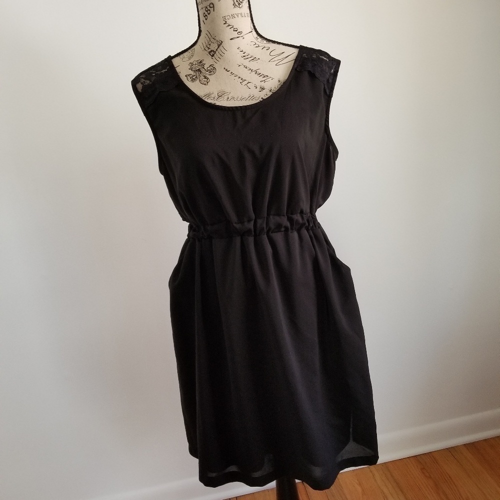 Cute dress with pockets and open back